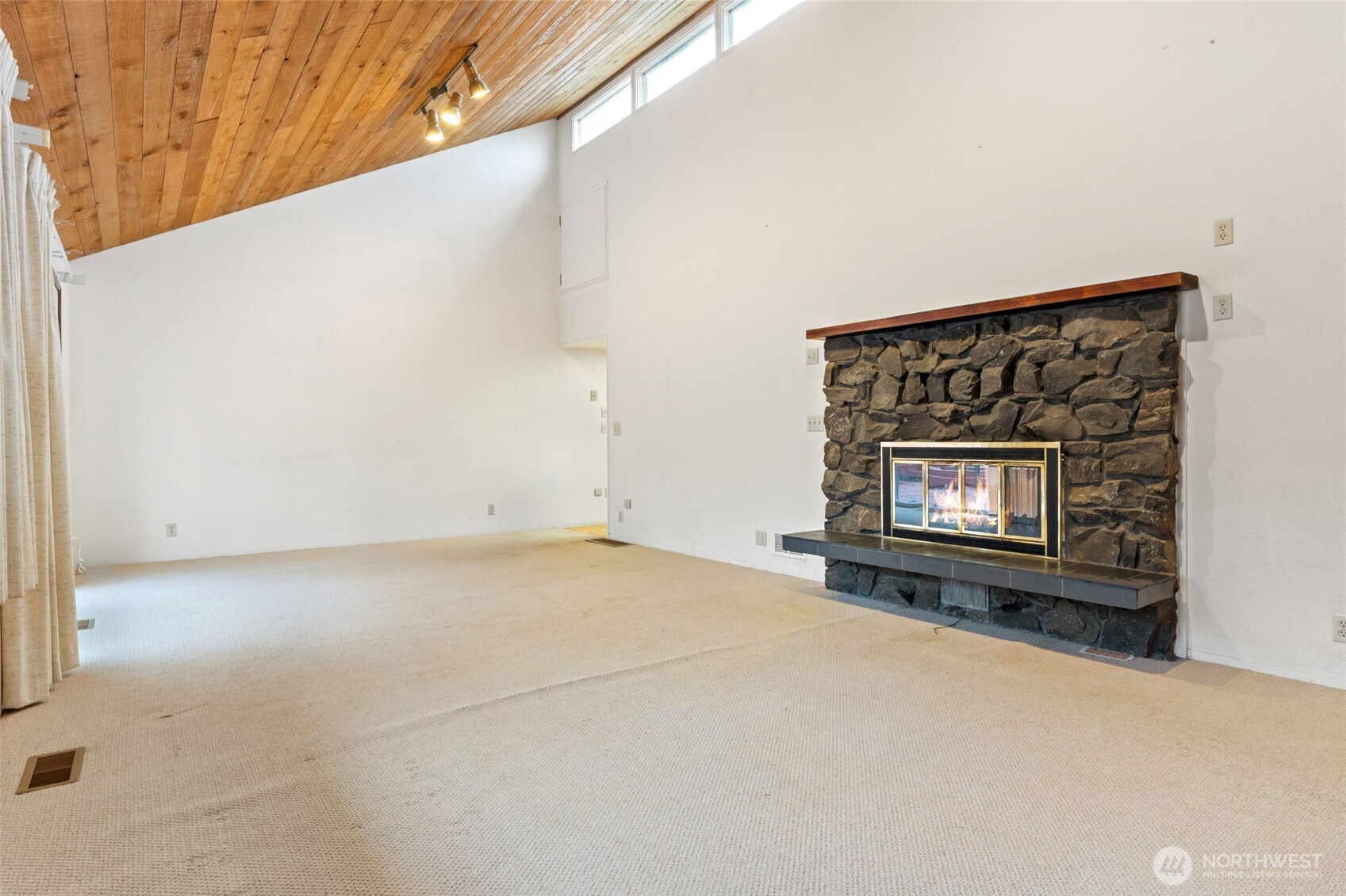 409 Shanklin Road Property Photo 17