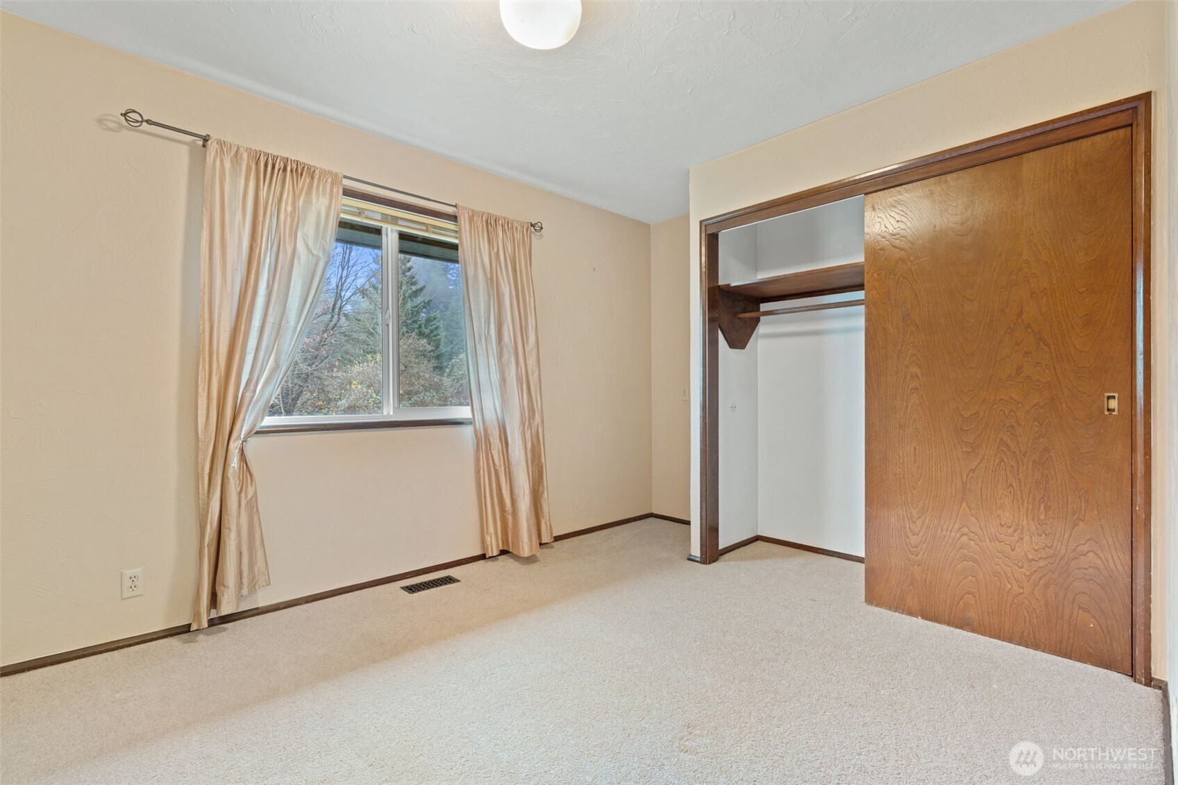409 Shanklin Road Property Photo 22