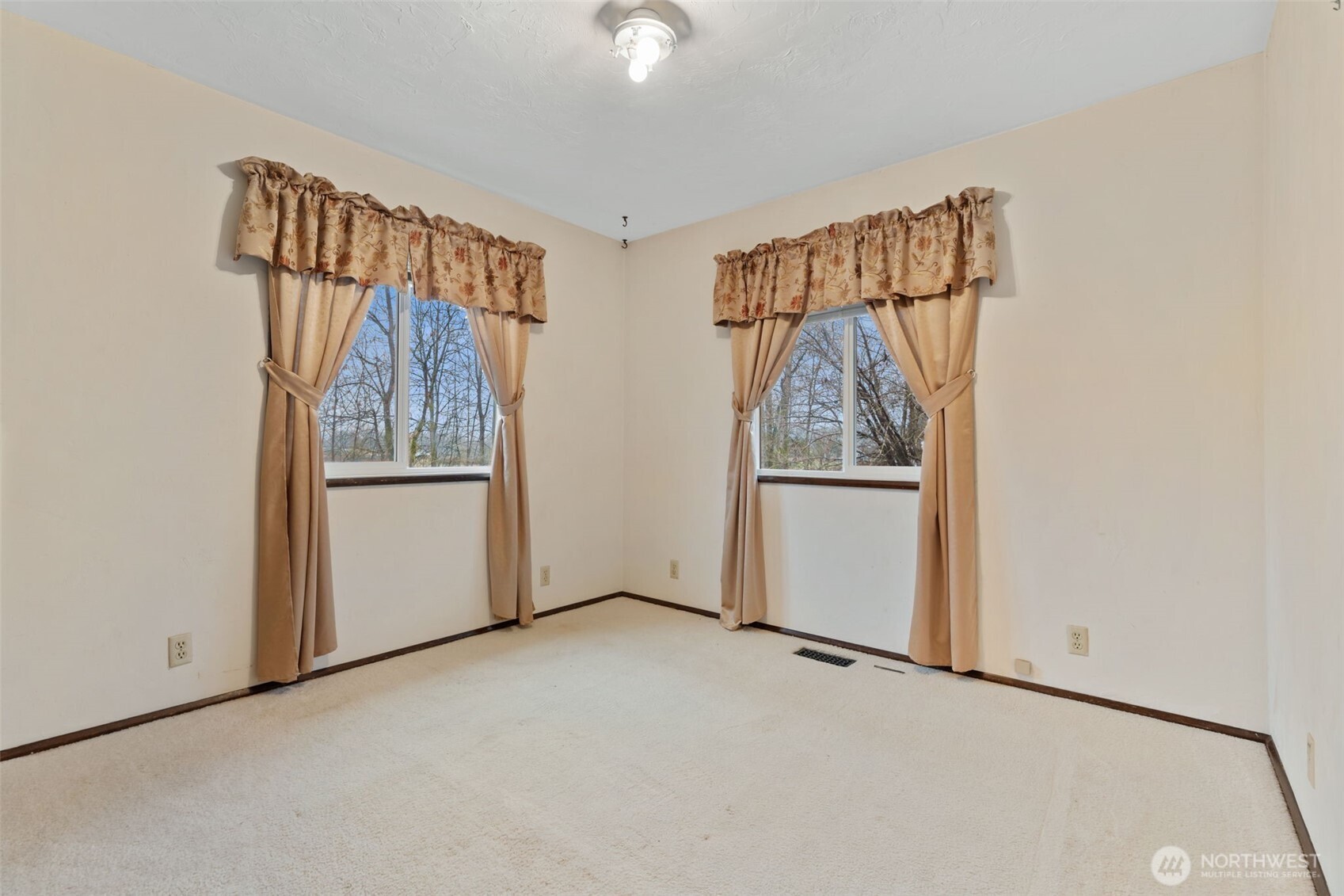 409 Shanklin Road Property Photo 23
