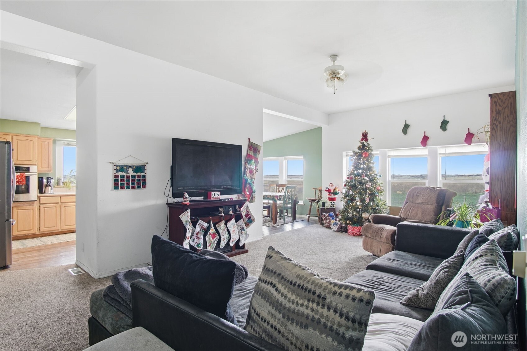261 Hardy Rd Property Photo 4