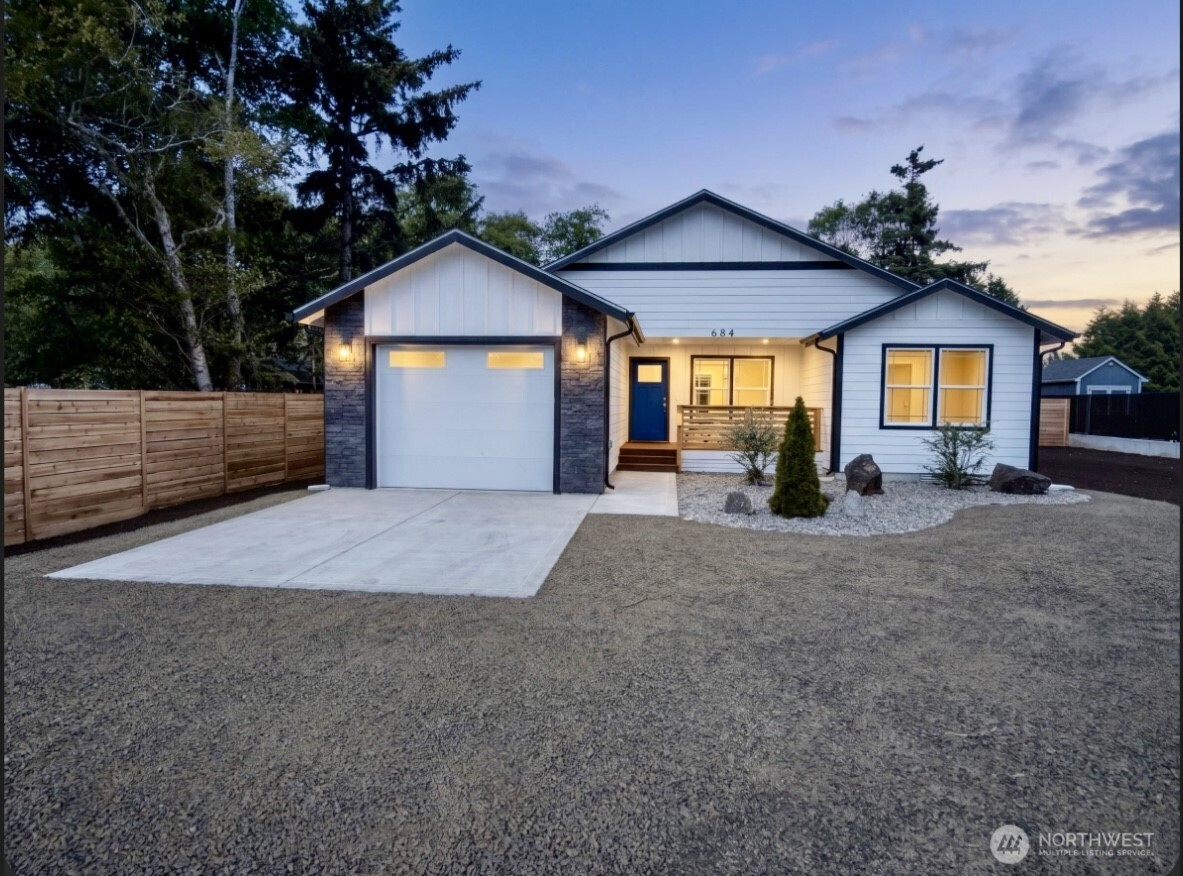 684 Lake Island Avenue Property Photo 1