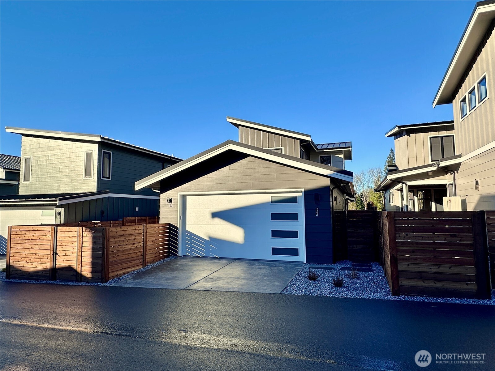 4304 Creston Way Property Photo 33