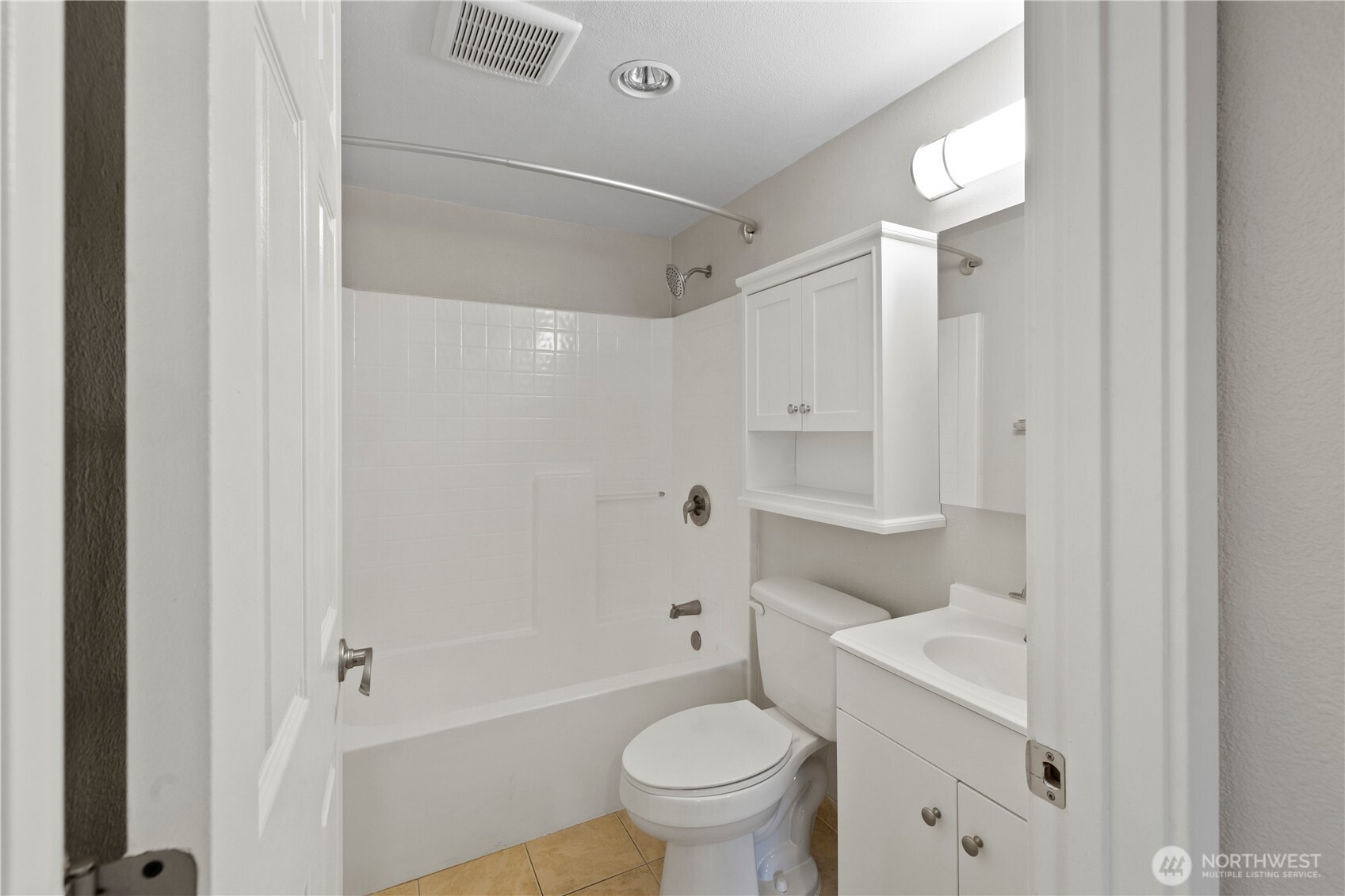 4811 S 252nd Place Property Photo 5