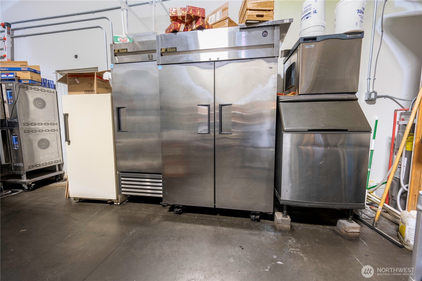 2468450 Property Photo 15
