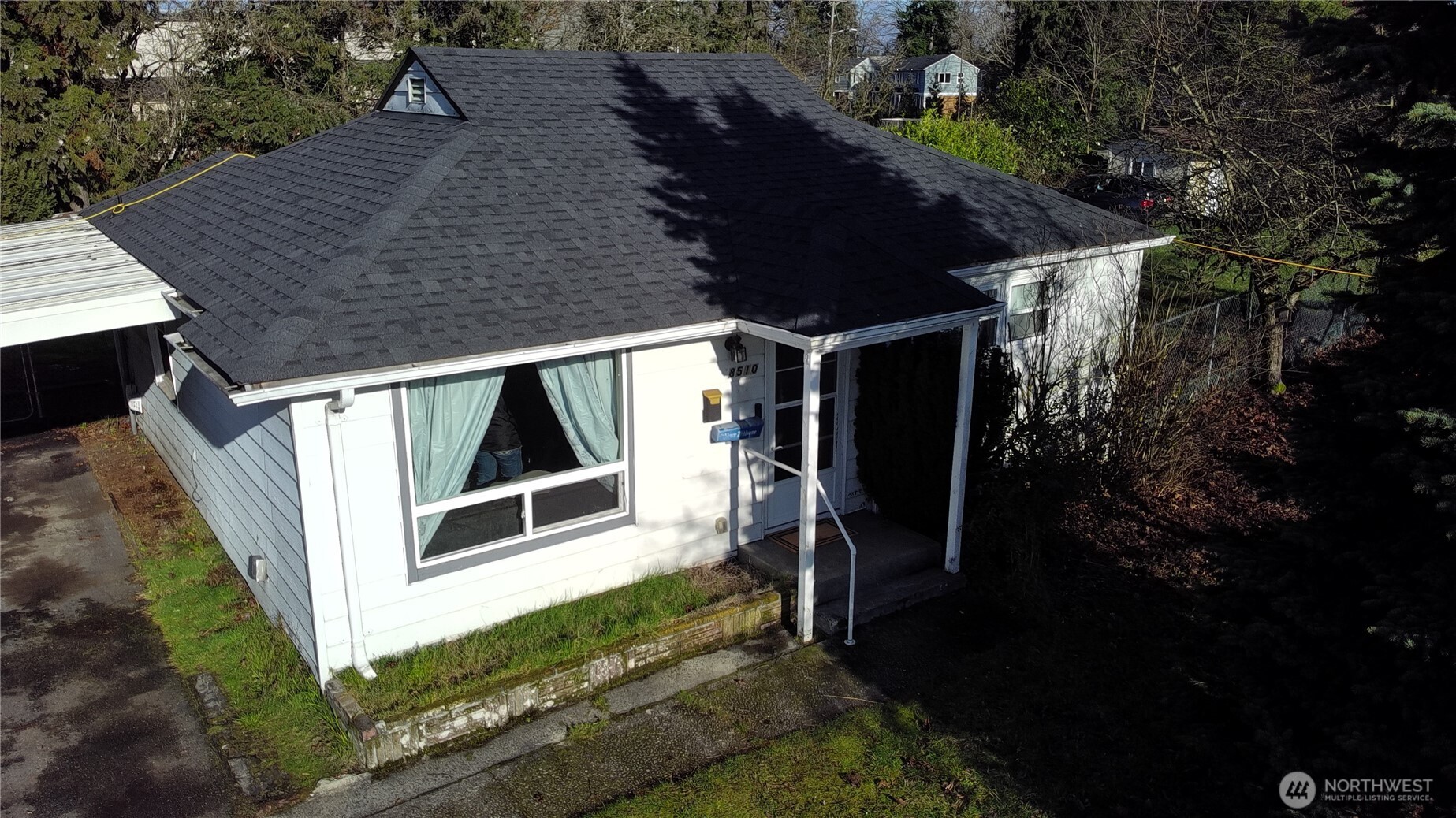 8510 33rd Avenue Property Photo 3