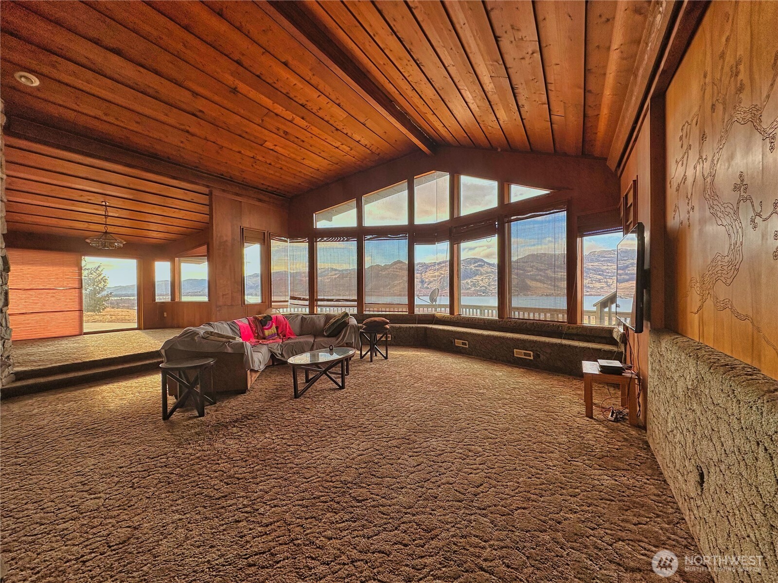 323 A Eastlake Road Property Photo 10