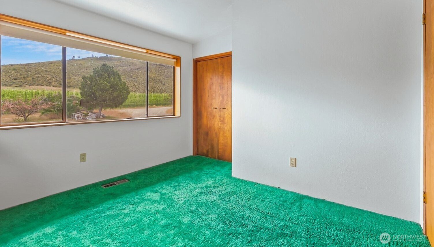 323 A Eastlake Road Property Photo 20