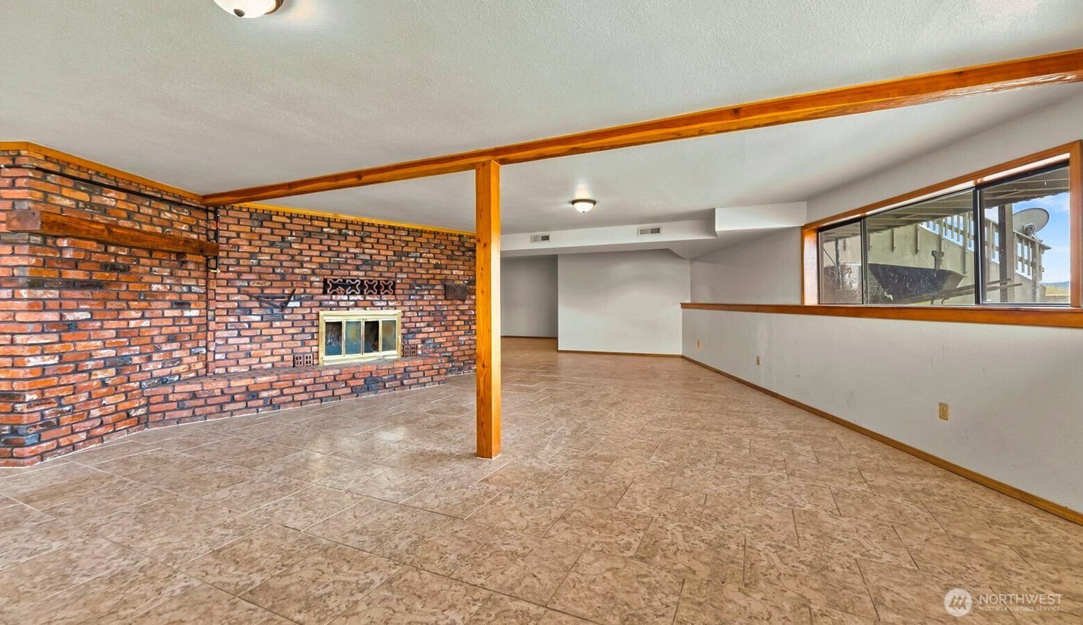 323 A Eastlake Road Property Photo 23