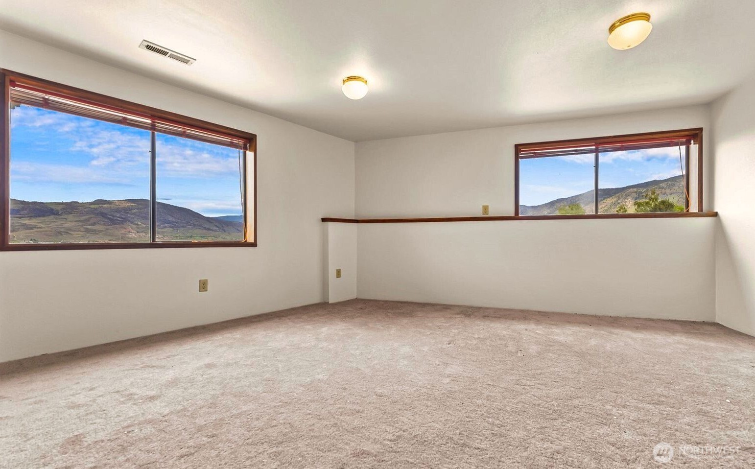 323 A Eastlake Road Property Photo 28