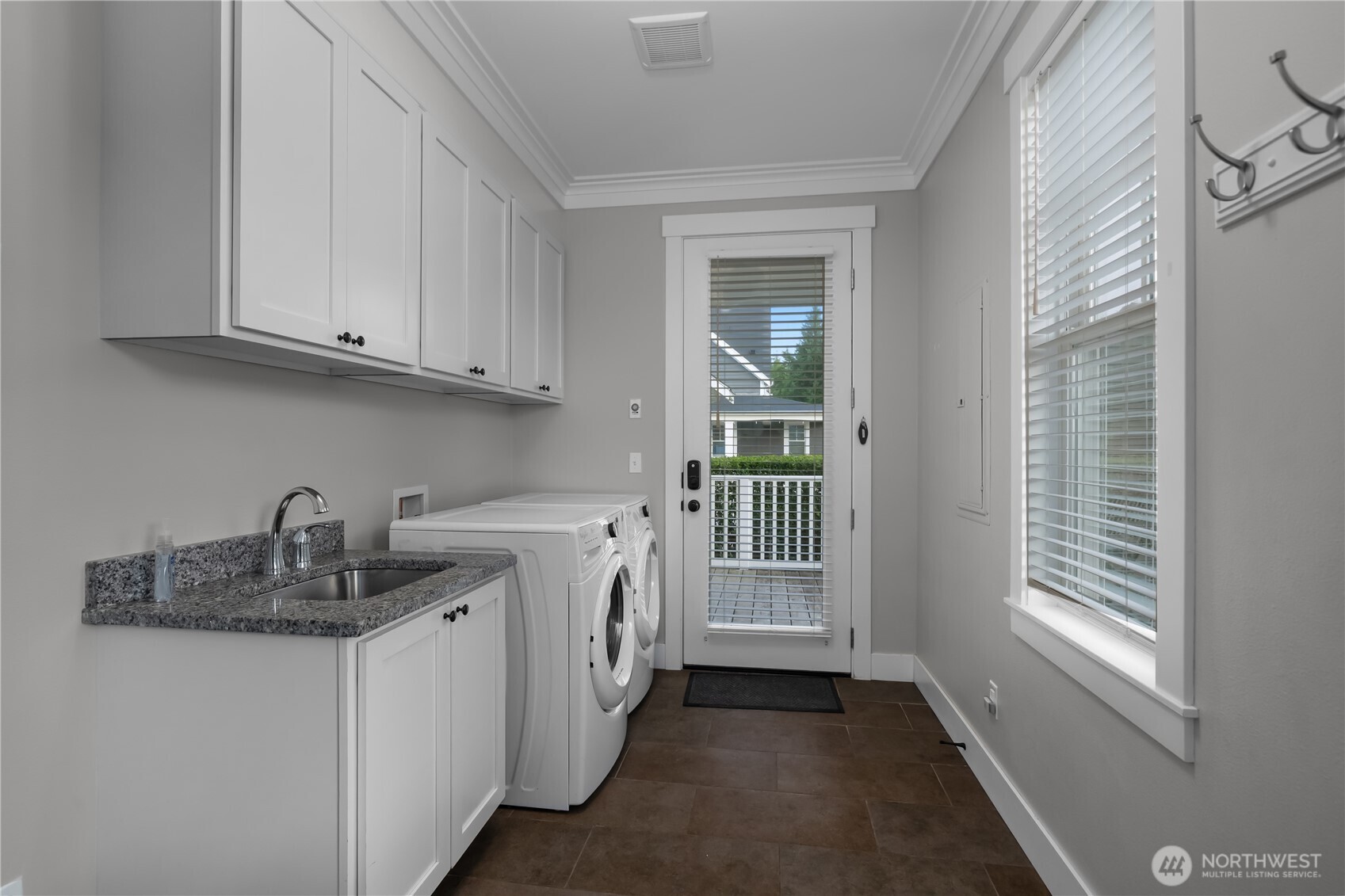 100 Horseshoe Lane Property Photo 14