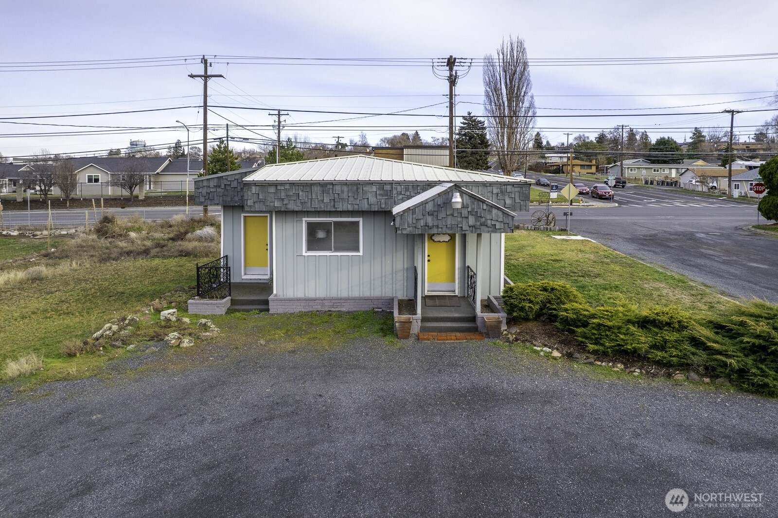 956 S Division Property Photo 2