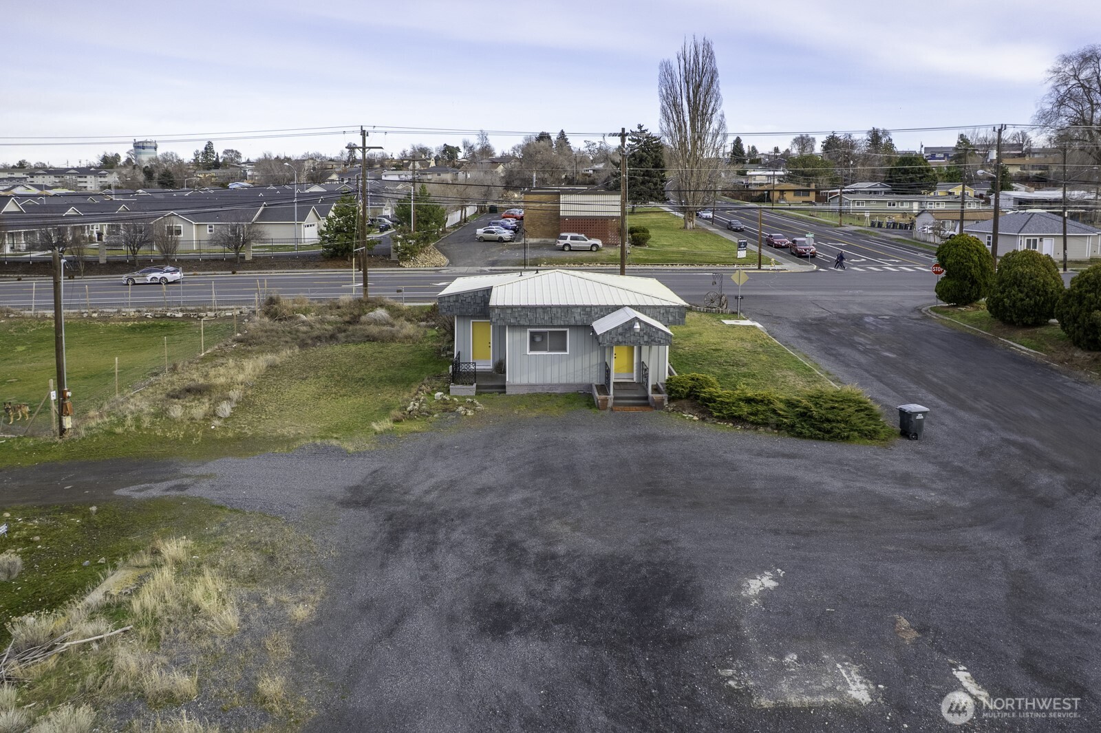 956 S Division Property Photo 3