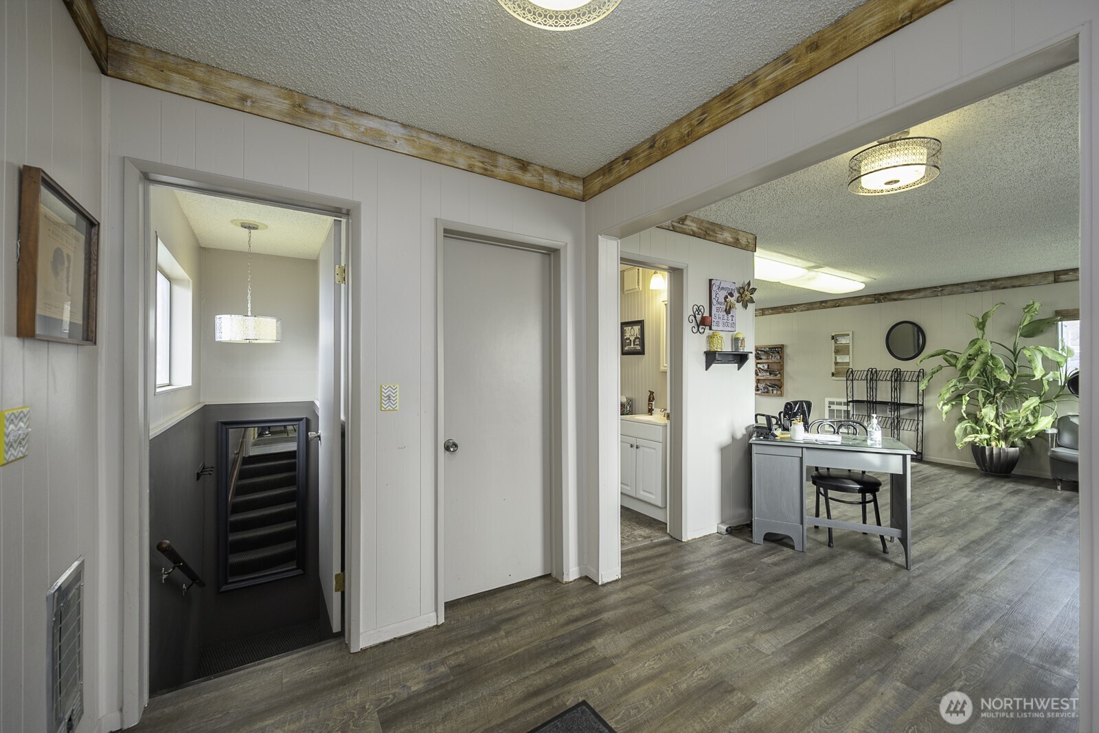 956 S Division Property Photo 6