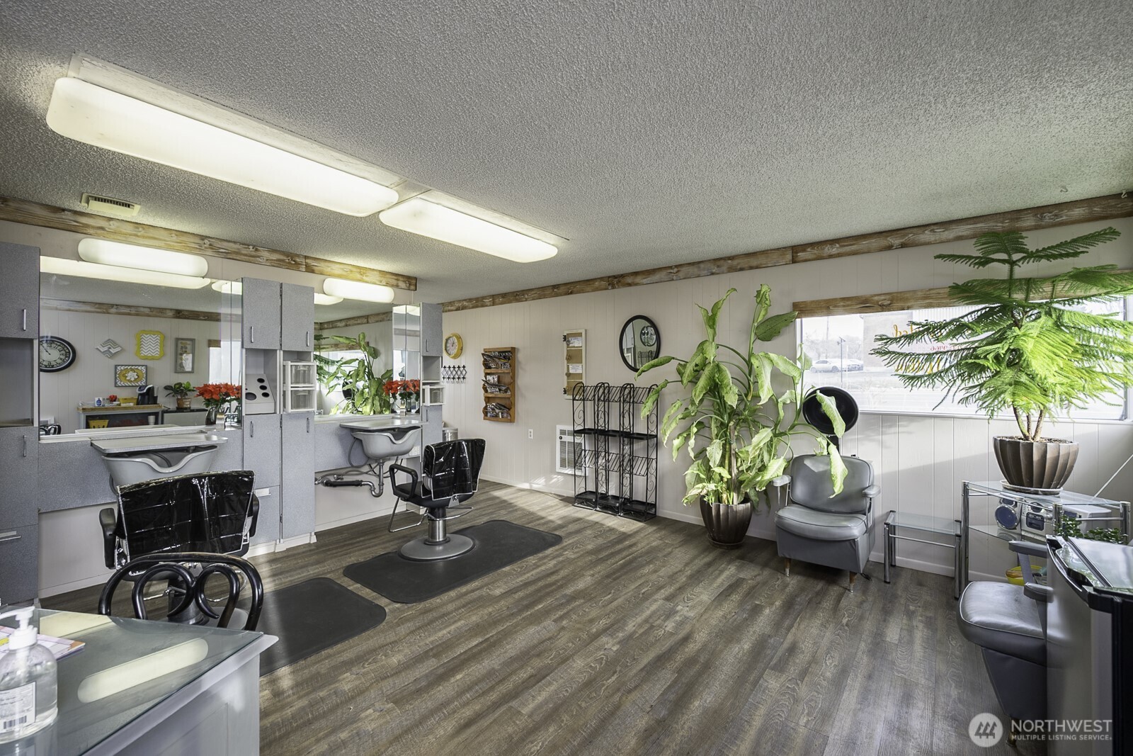 956 S Division Property Photo 8