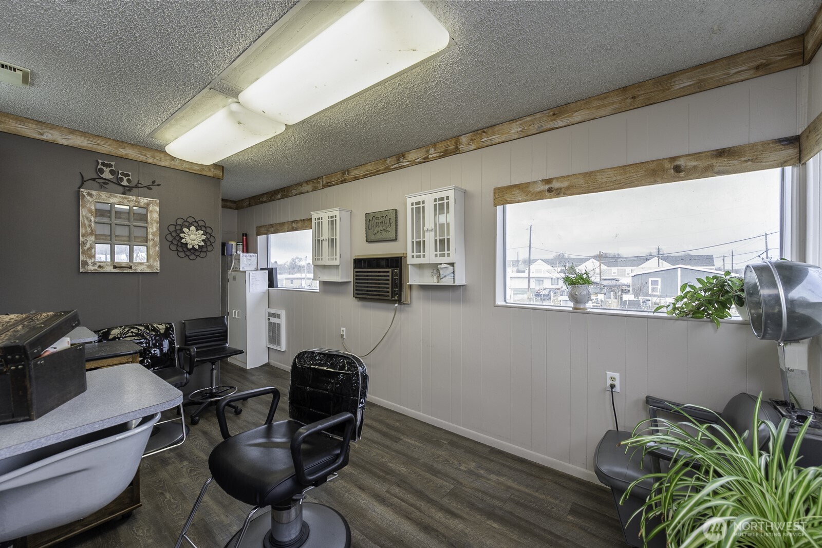 956 S Division Property Photo 13