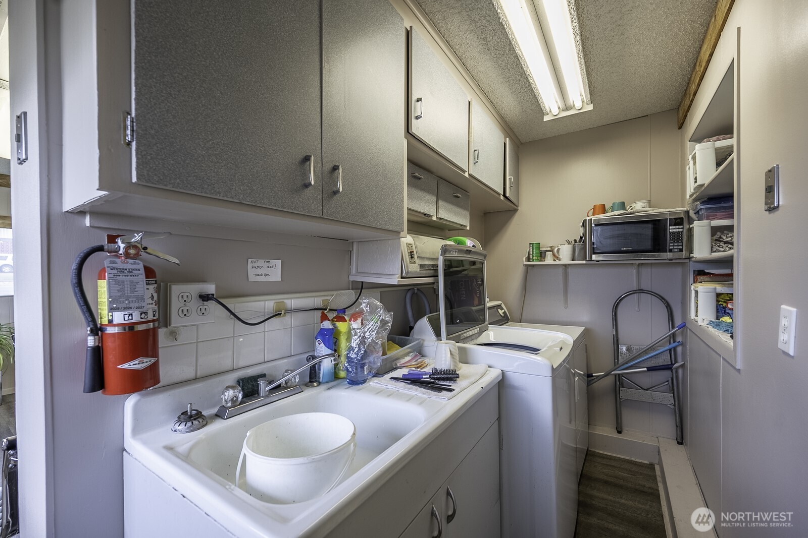 956 S Division Property Photo 15