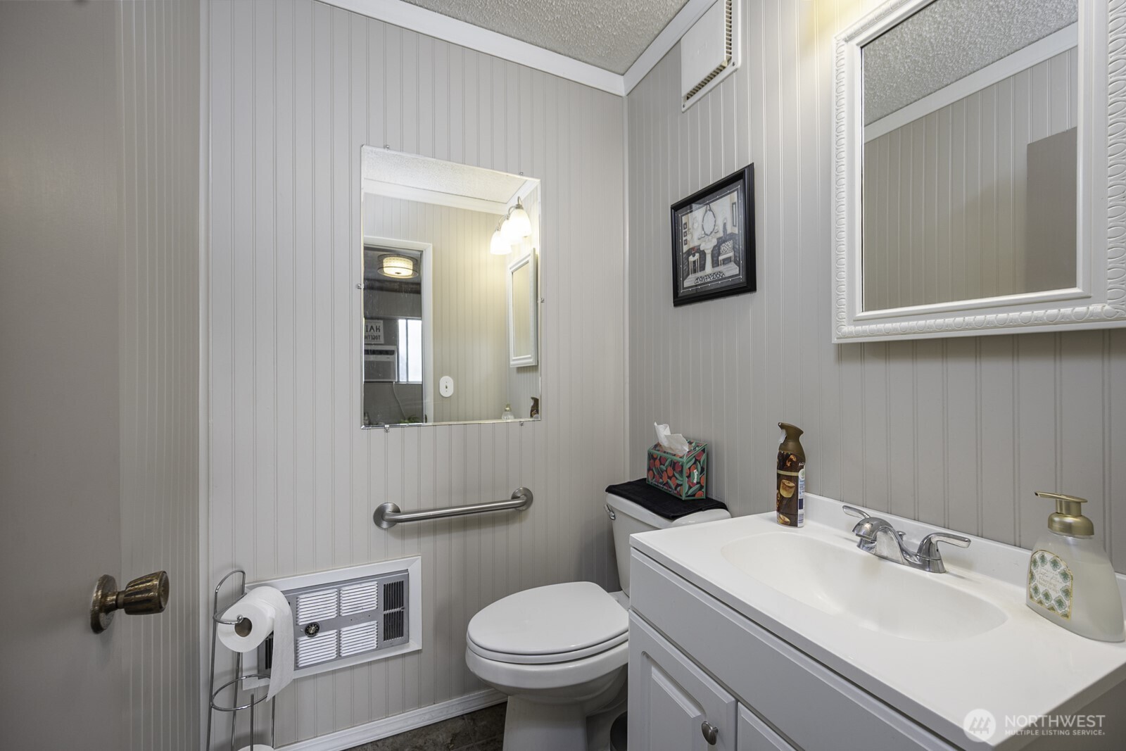 956 S Division Property Photo 17