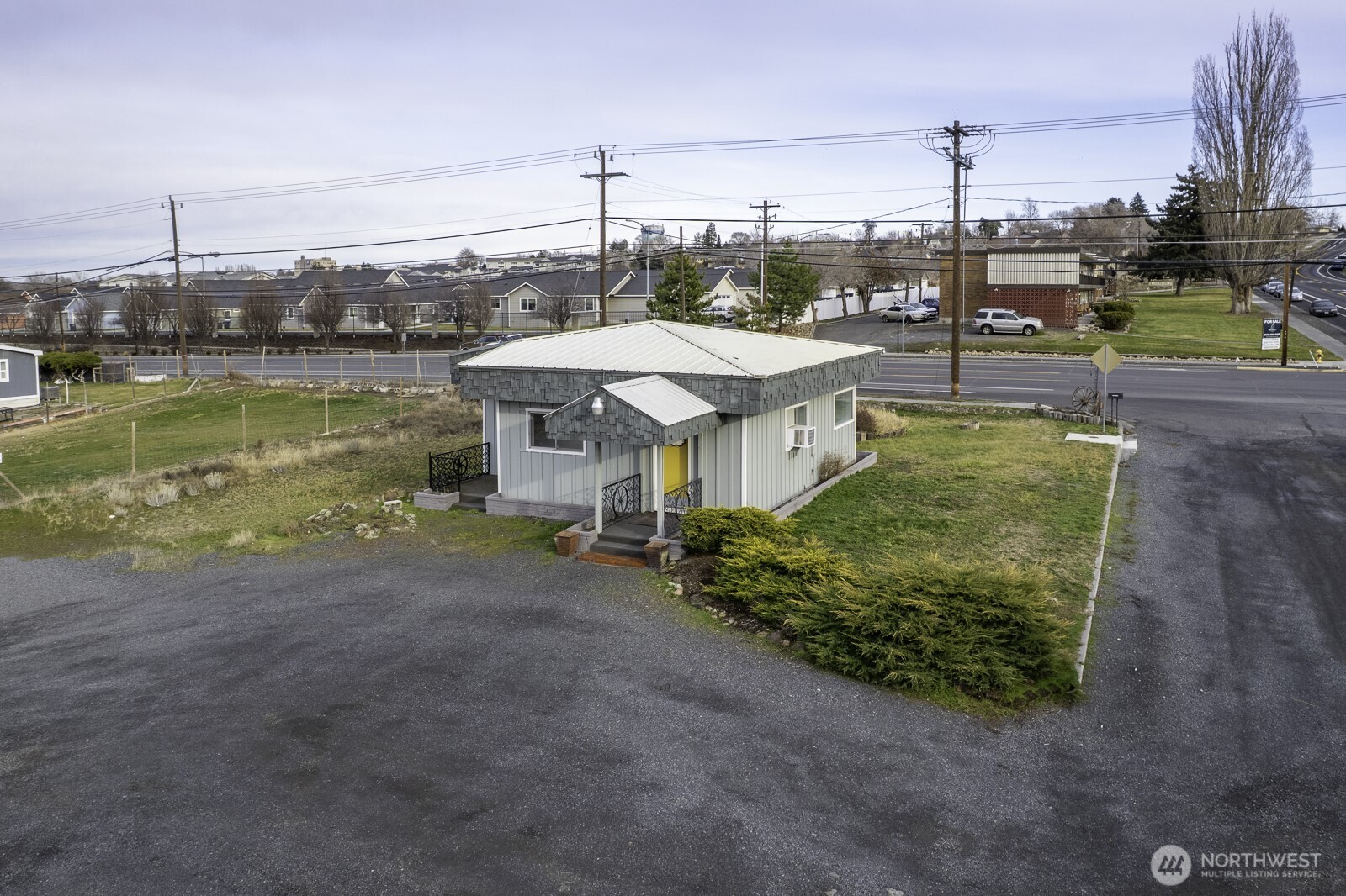 956 S Division Property Photo 29