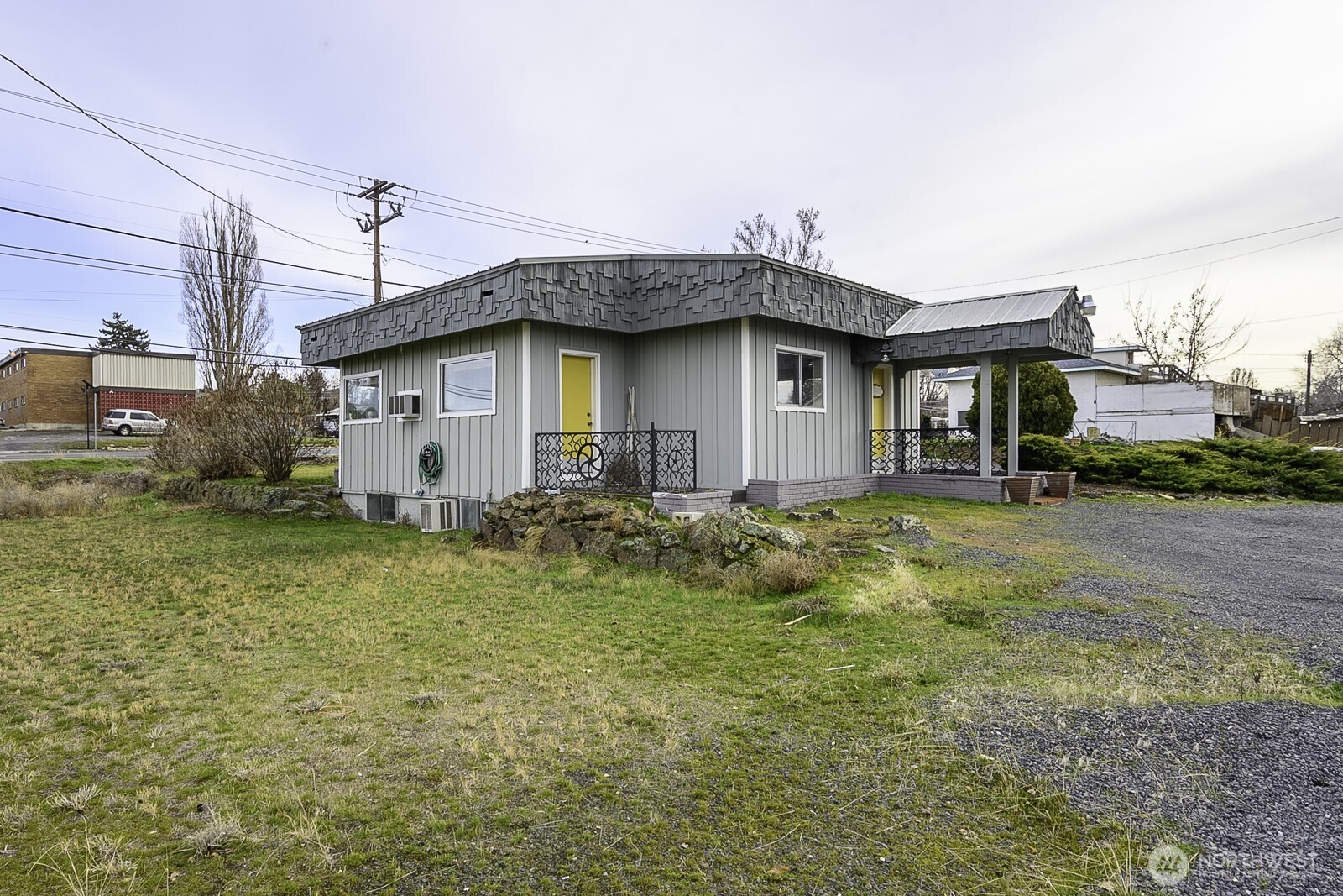 956 S Division Property Photo 32