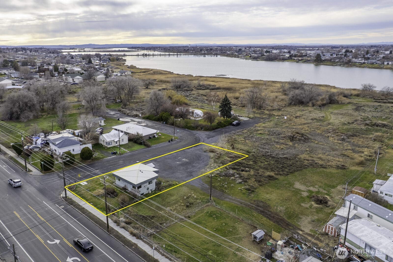 956 S Division Property Photo 34