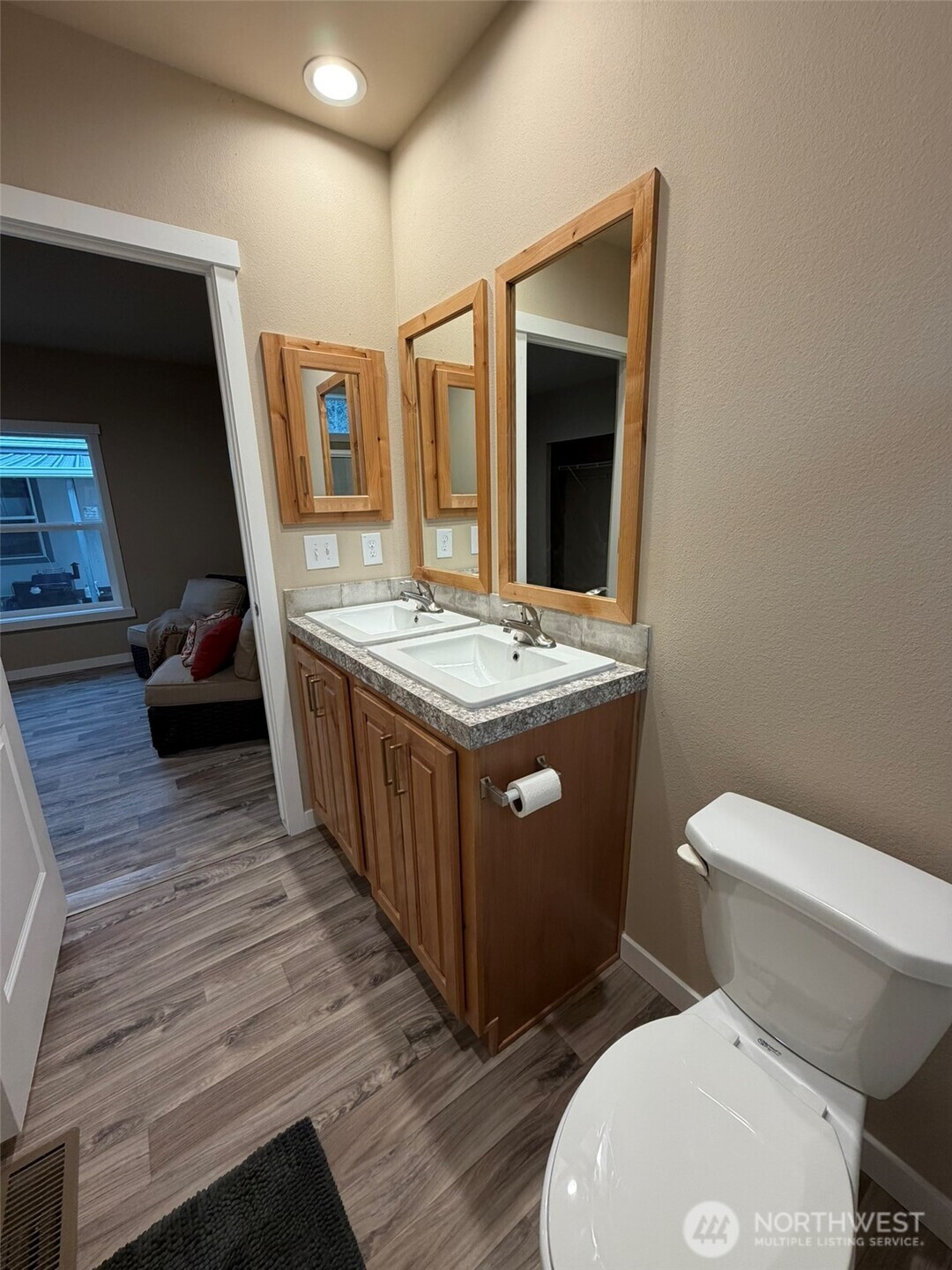 2010 Broadway Avenue 20 Property Photo 28