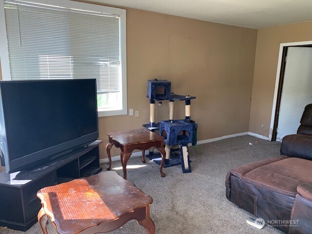 13076 Renton Avenue Property Photo 8