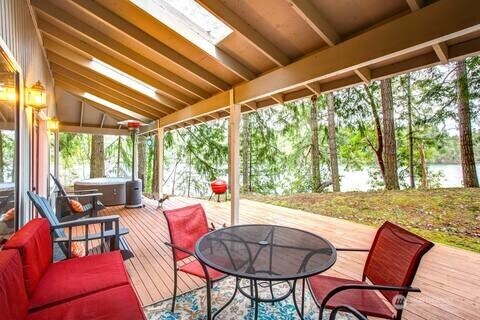 17812 Clear Lake Boulevard Se Property Photo 6