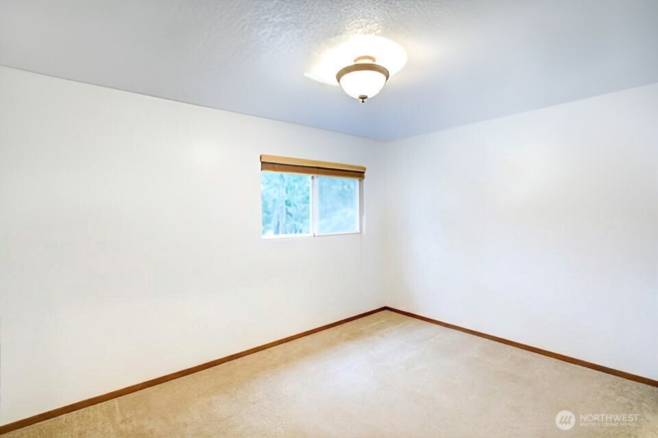 17812 Clear Lake Boulevard Se Property Photo 10