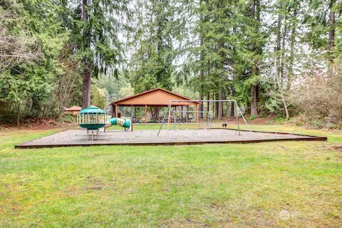 17812 Clear Lake Boulevard Se Property Photo 13