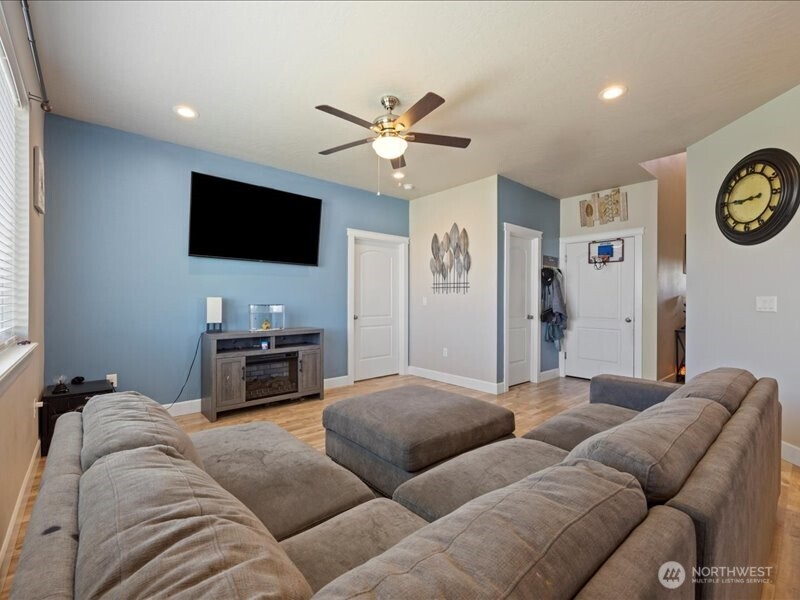 1105 E Olympia Street Property Photo 4