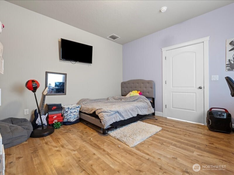 1105 E Olympia Street Property Photo 13