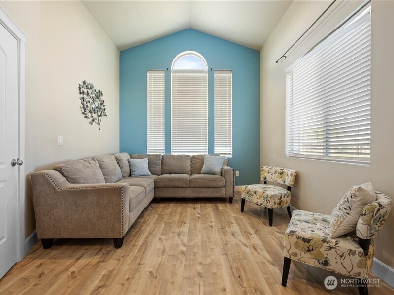 1105 E Olympia Street Property Photo 18