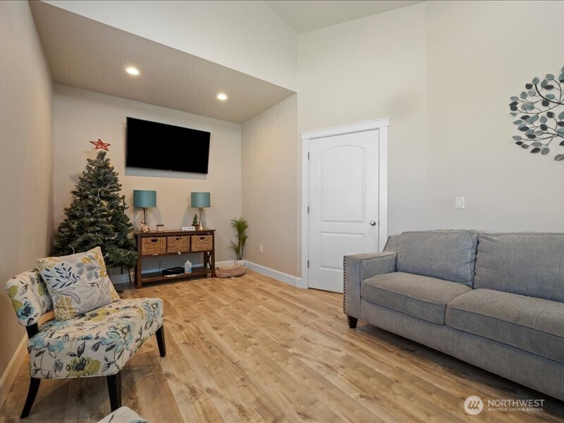 1105 E Olympia Street Property Photo 19