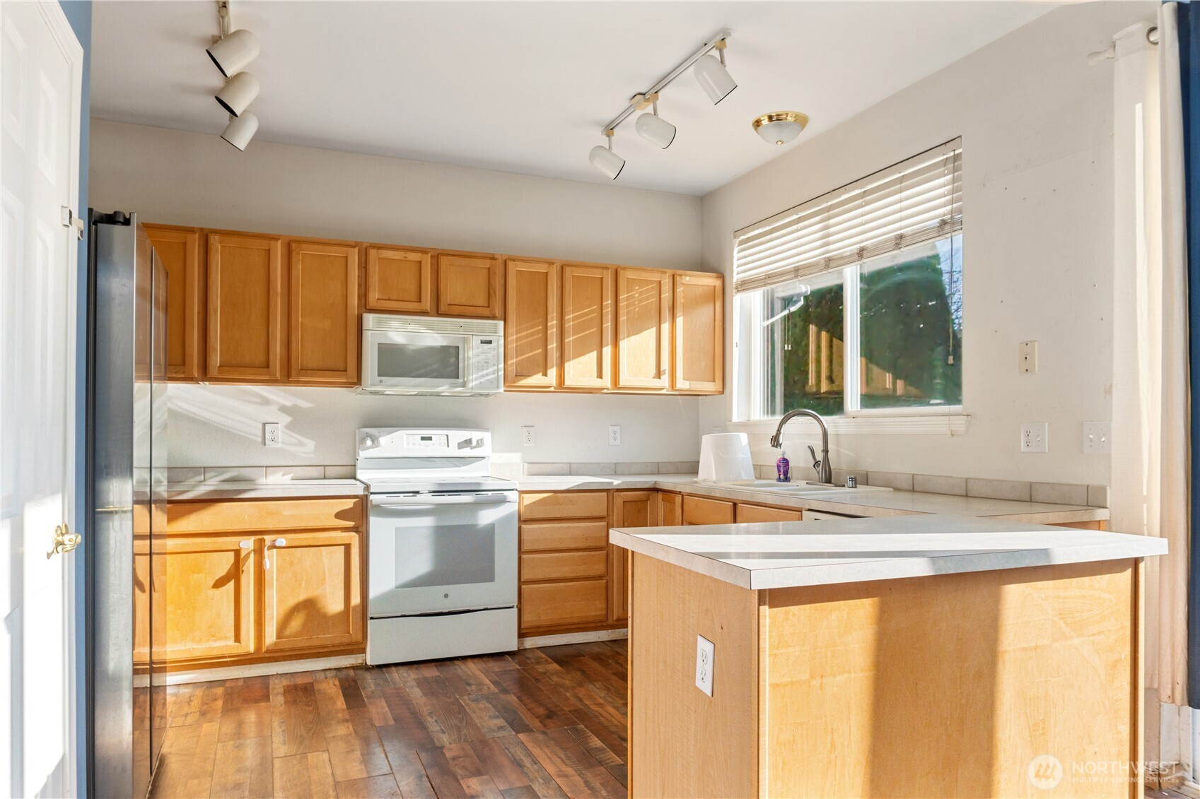 9016 E 176th Street Ct Property Photo 4
