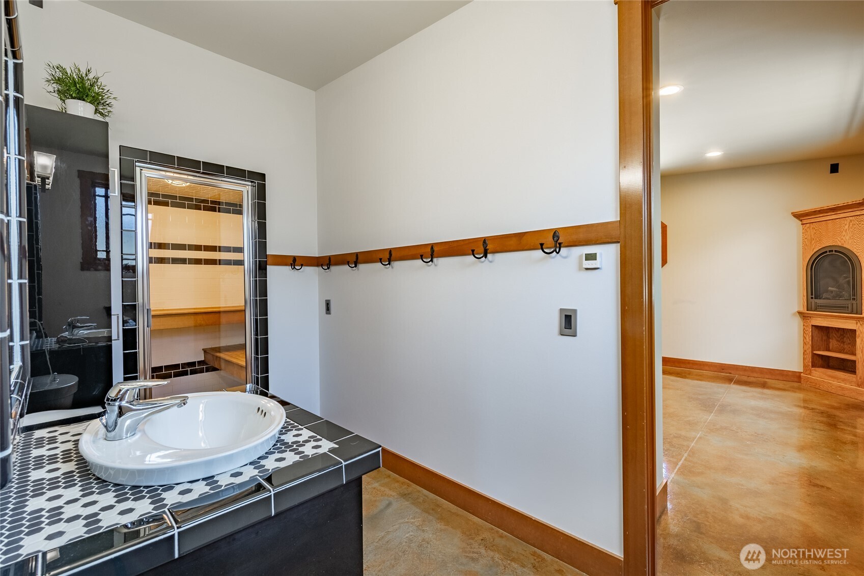 5727 Nakat Way Property Photo 28