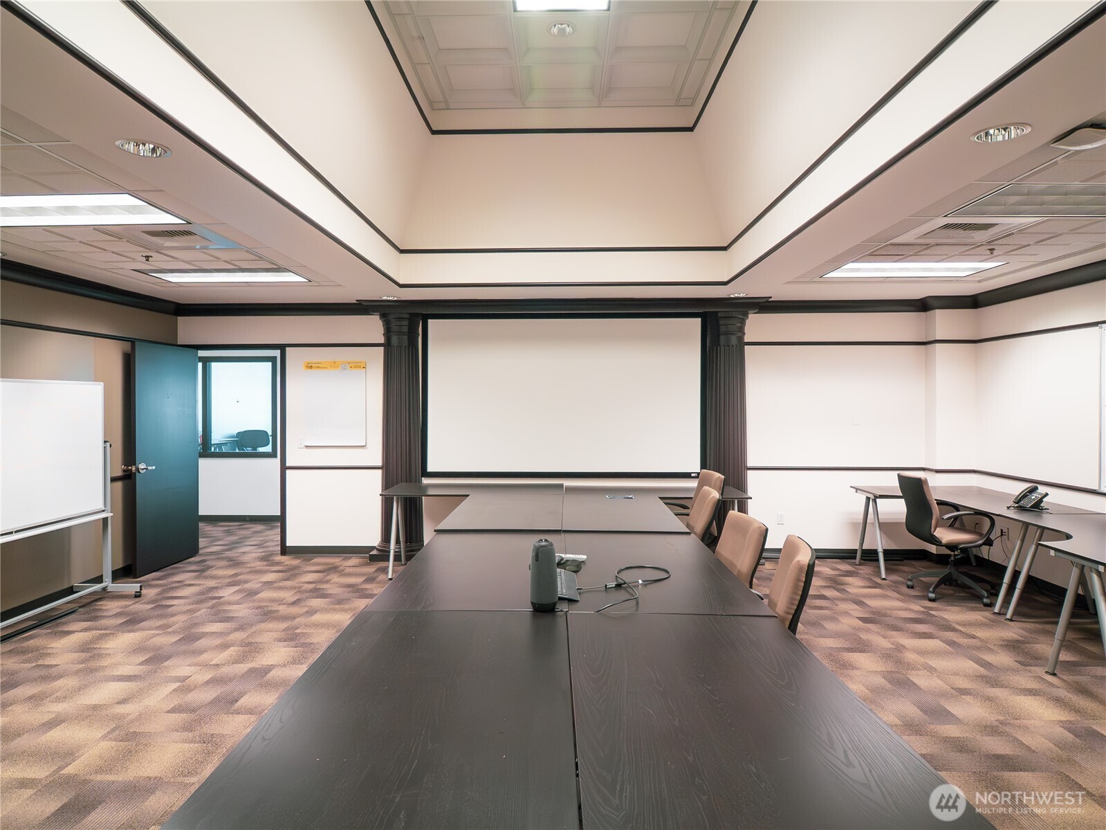 1323 Commercial Street Property Photo 5