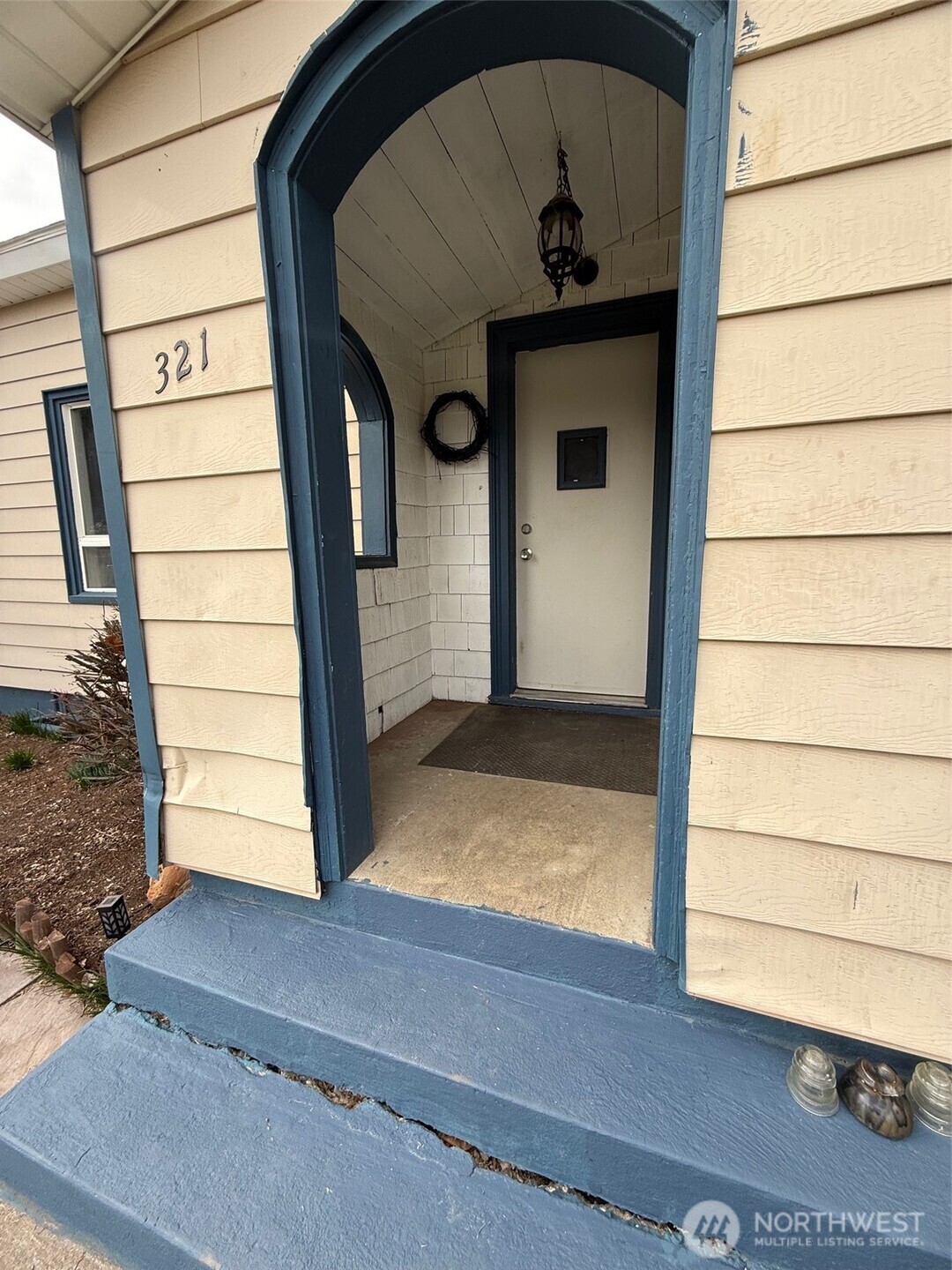 321 E Oak Street Property Photo 2