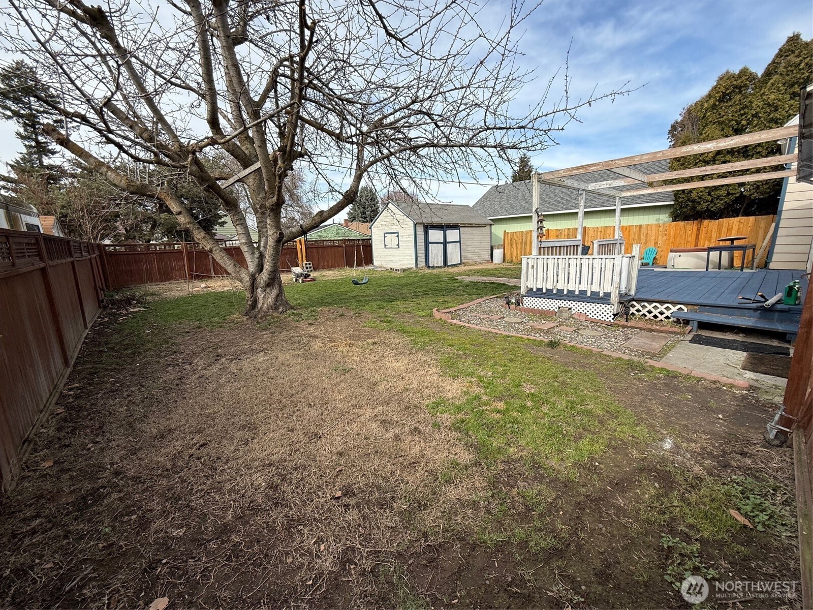 321 E Oak Street Property Photo 5