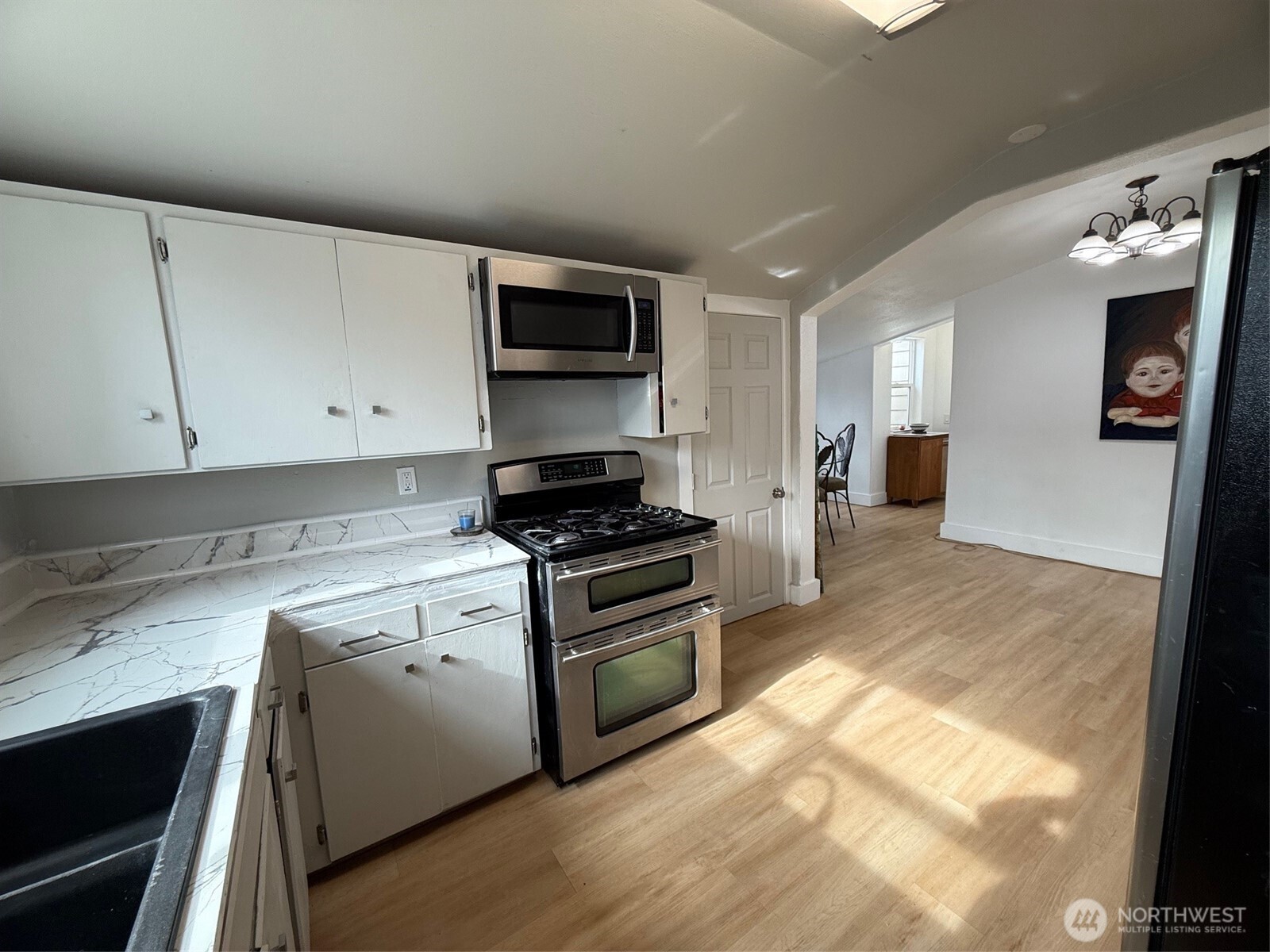 321 E Oak Street Property Photo 18