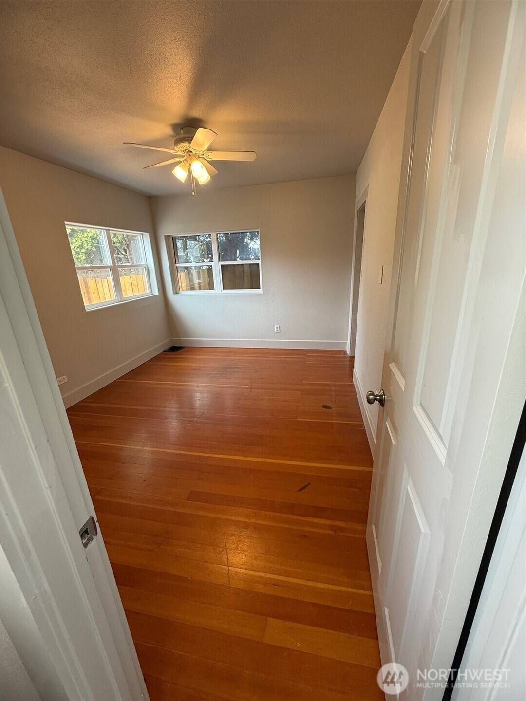 321 E Oak Street Property Photo 29