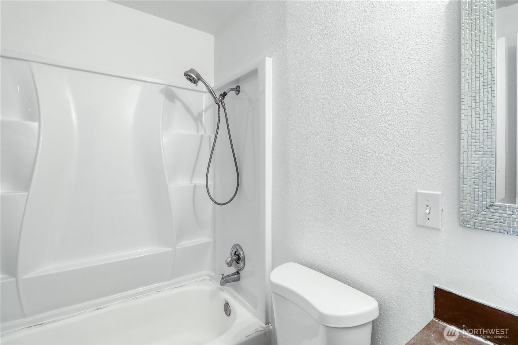 2186 Crosswoods Circle Property Photo 13