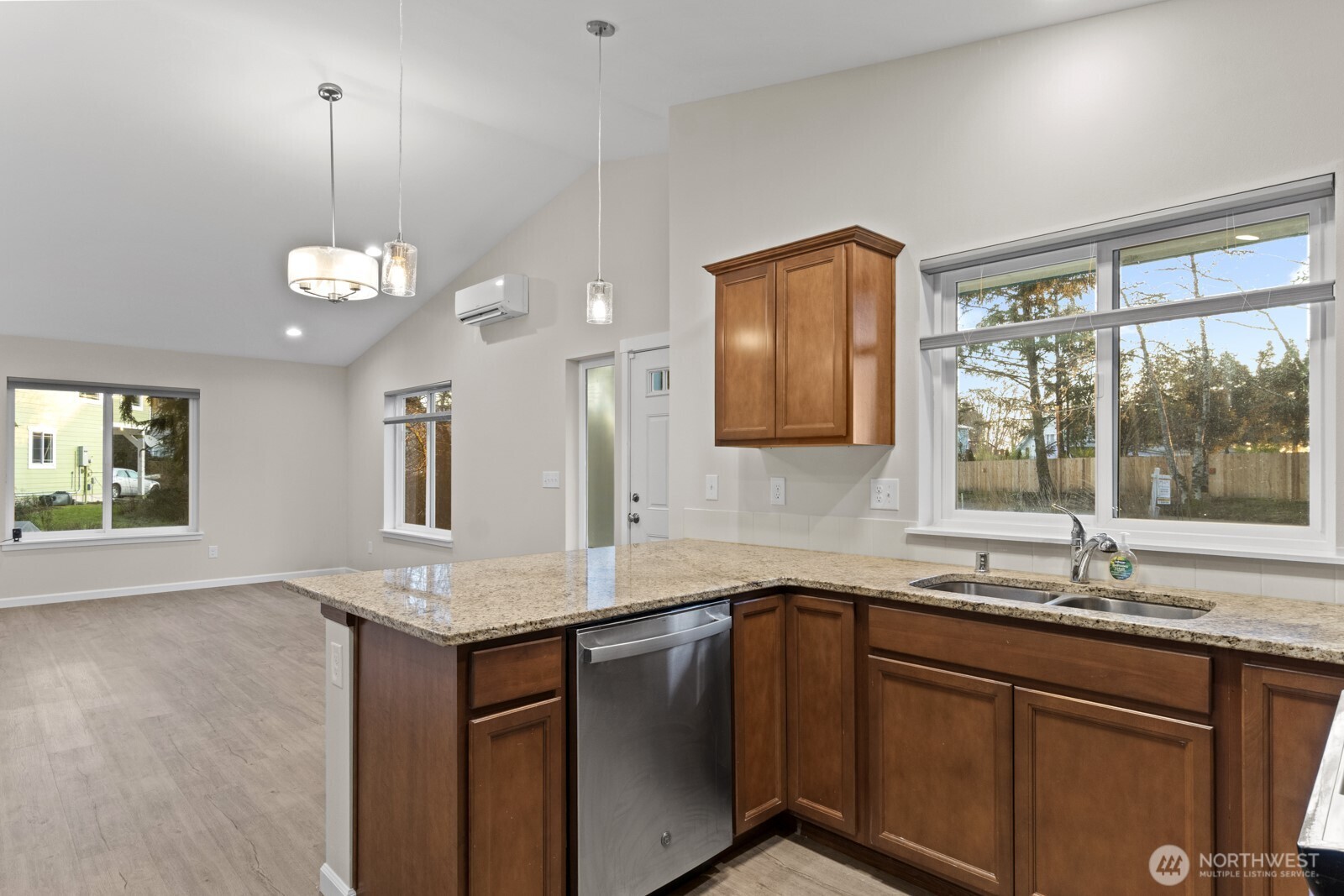 312 Pearsall Street Property Photo 8
