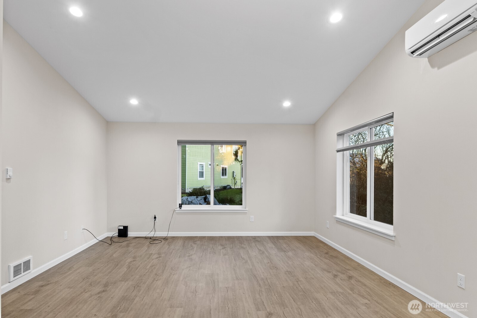 312 Pearsall Street Property Photo 9