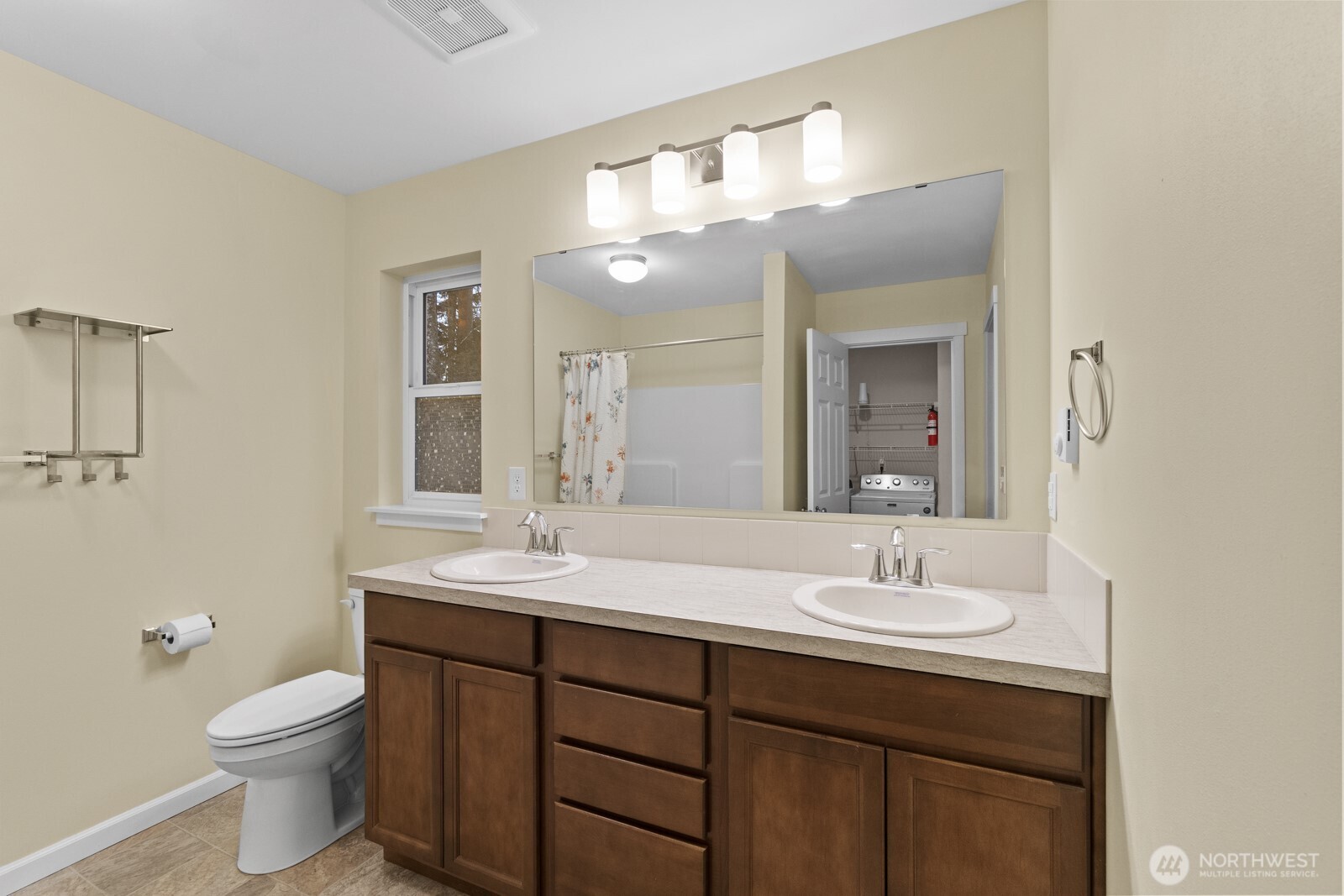 312 Pearsall Street Property Photo 17