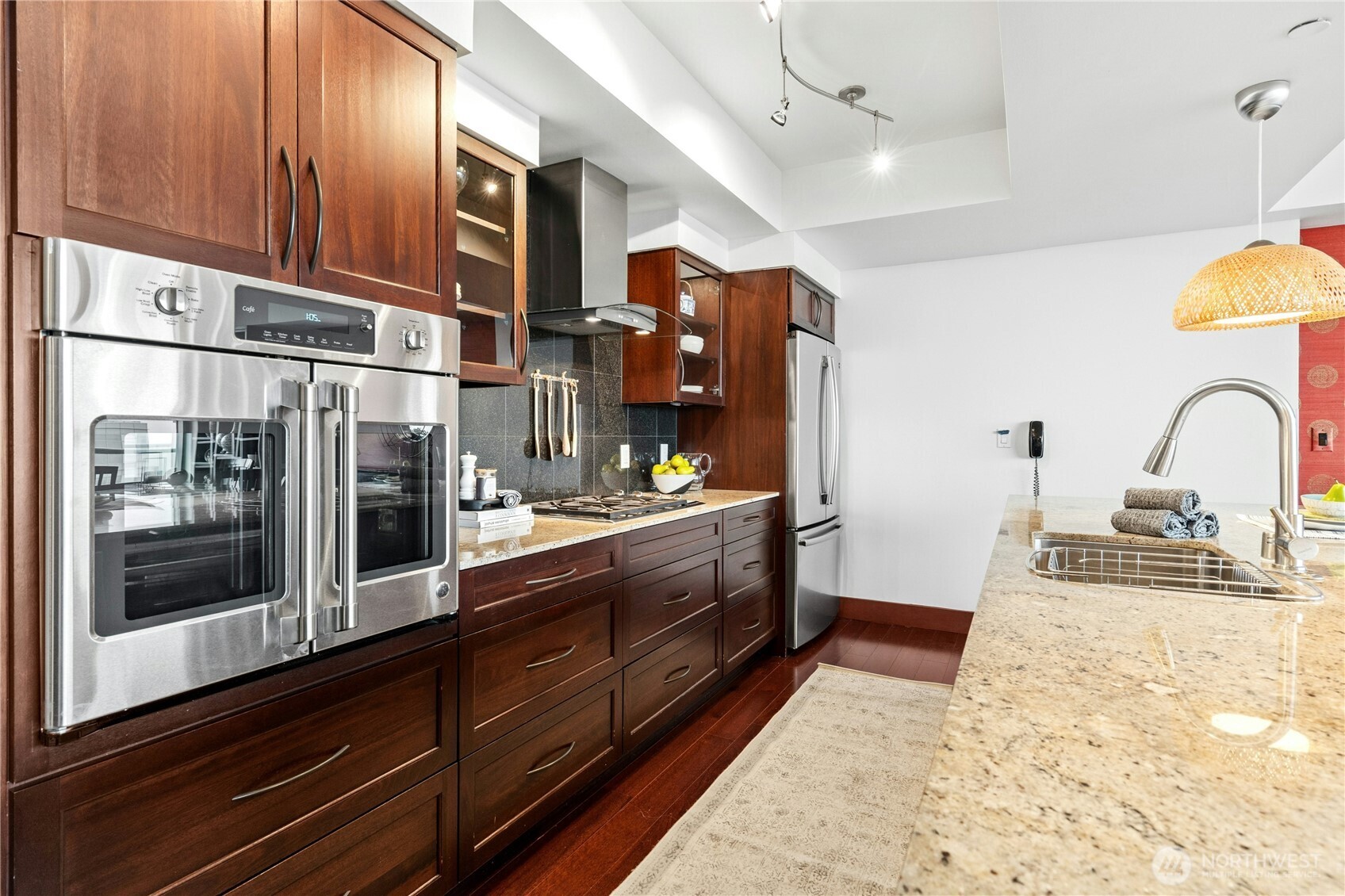 650 Bellevue Way 3705 Property Photo 10
