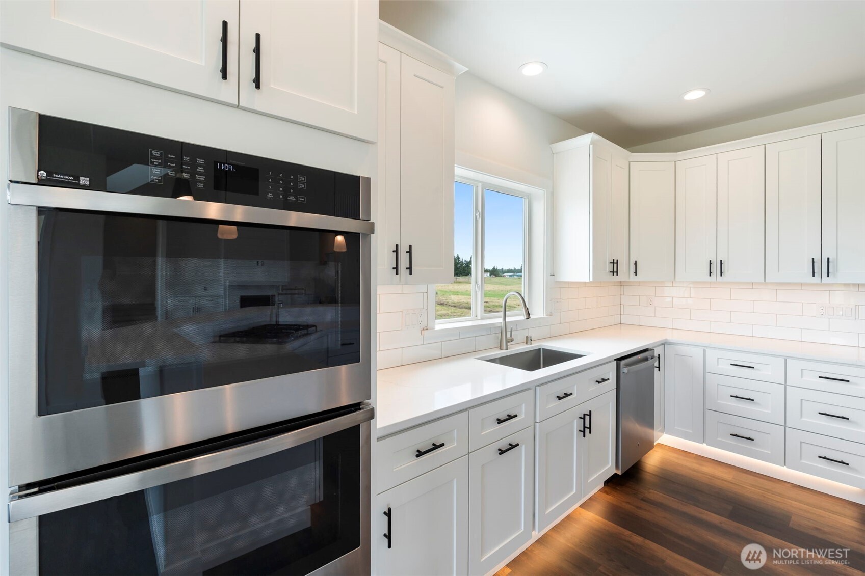 14317 Mima Road Property Photo 9