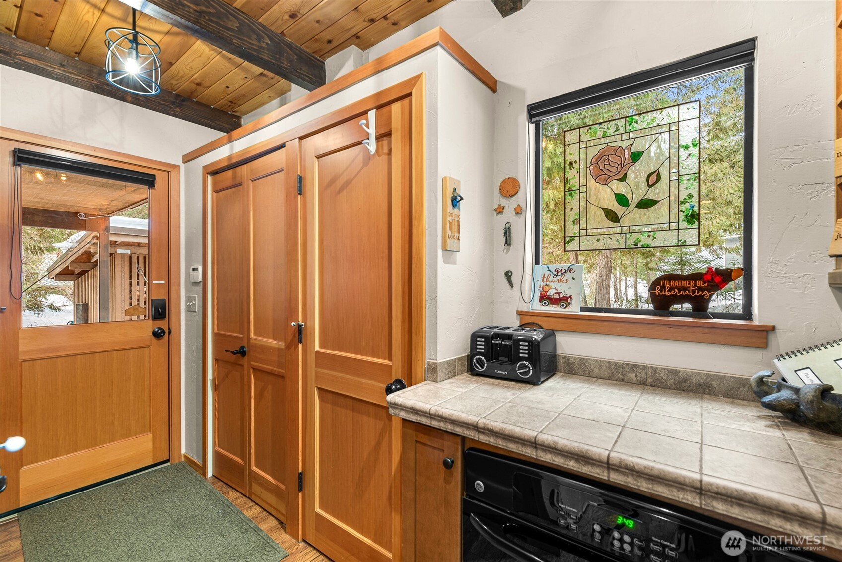 2304 Pine Tree Road Property Photo 6