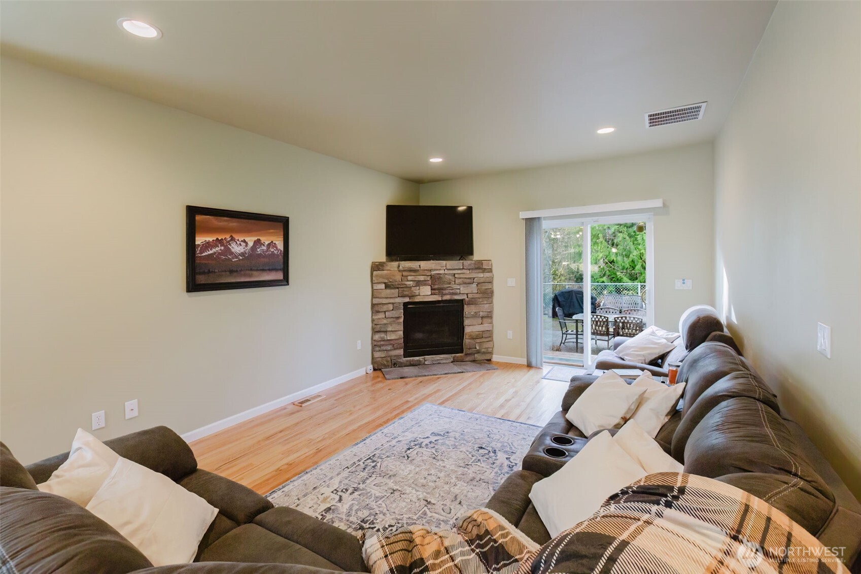 1568 Puget Drive Property Photo 13