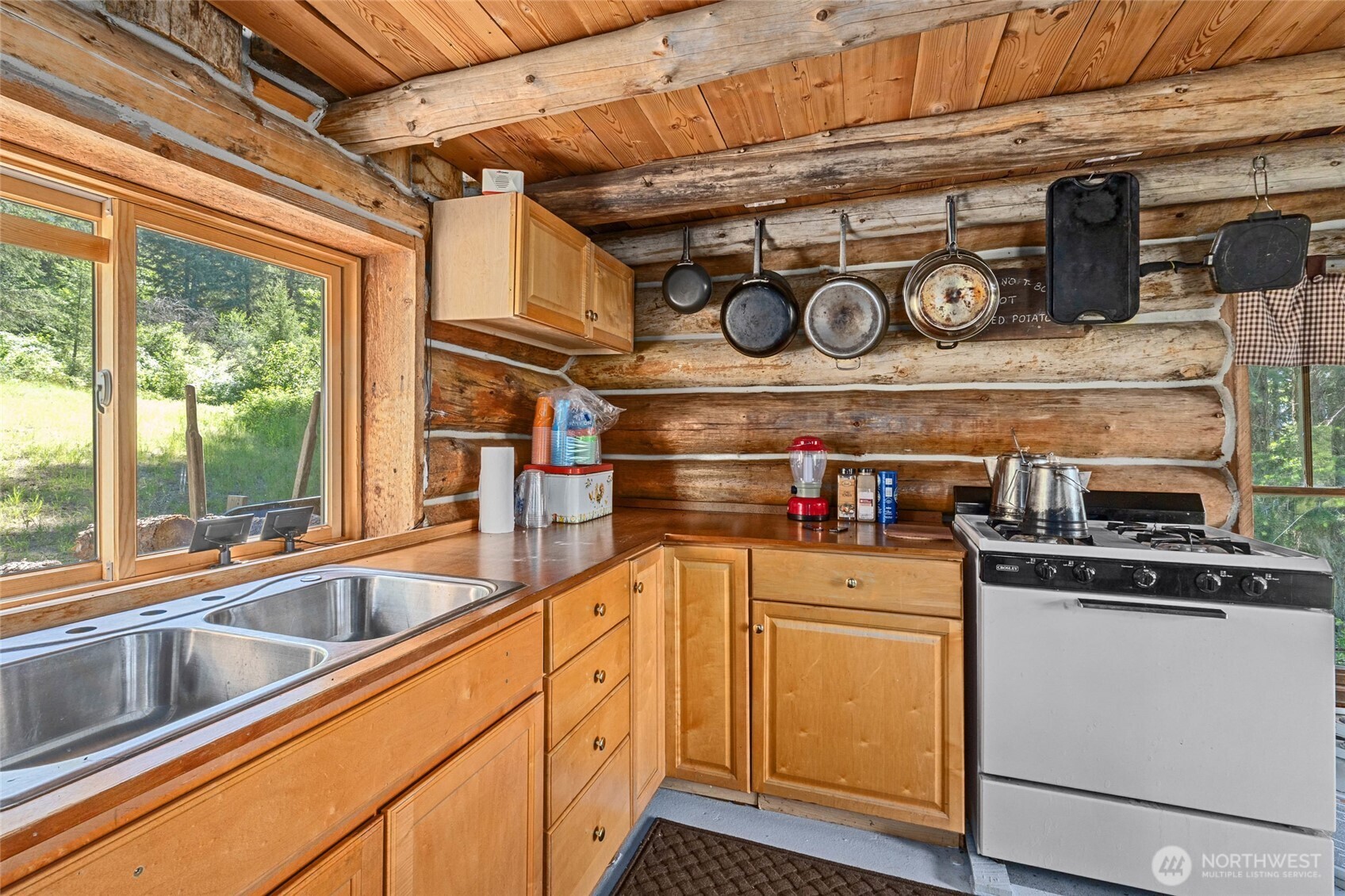 4100 Bissel Road Property Photo 12