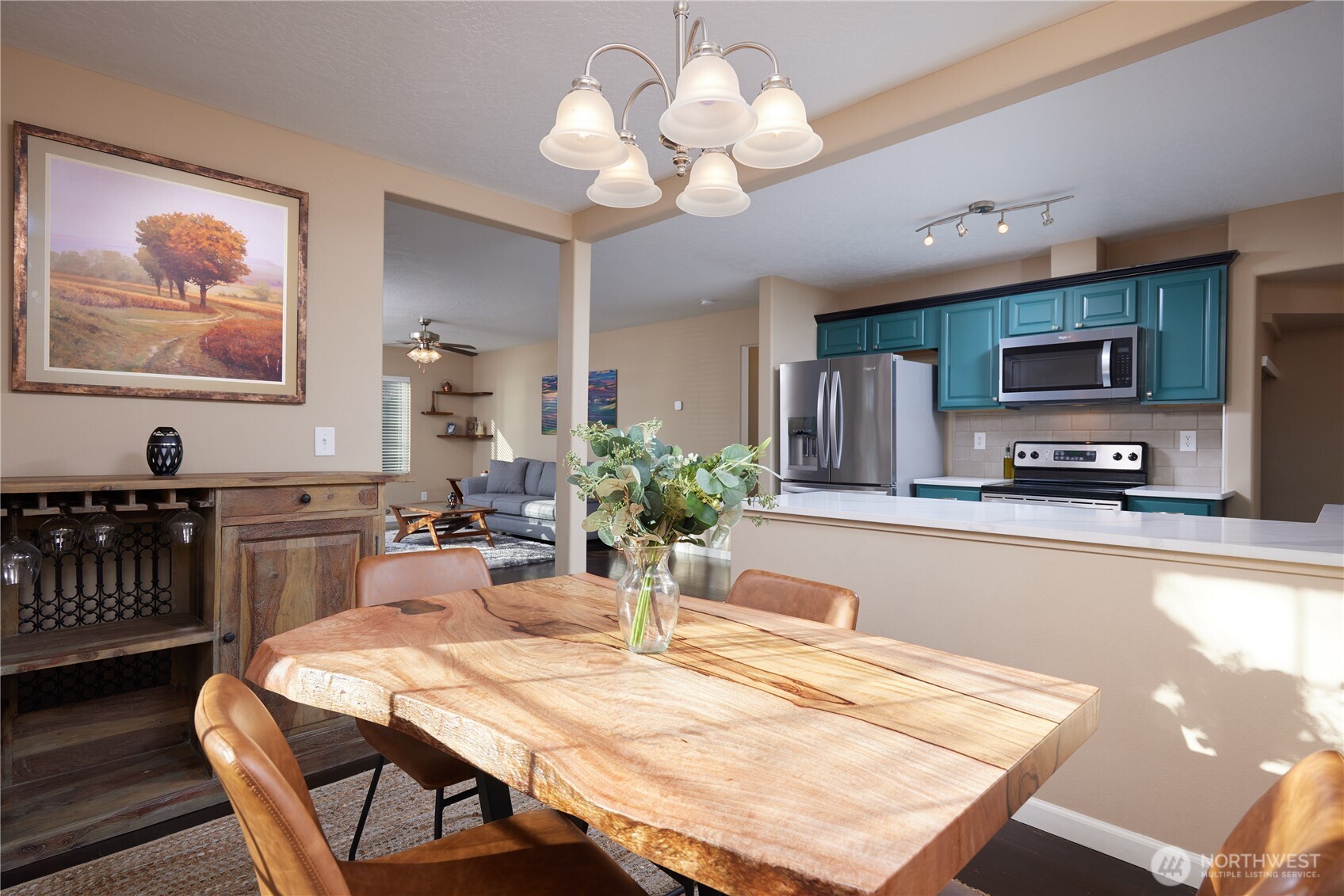123 E Maple Street Property Photo 4